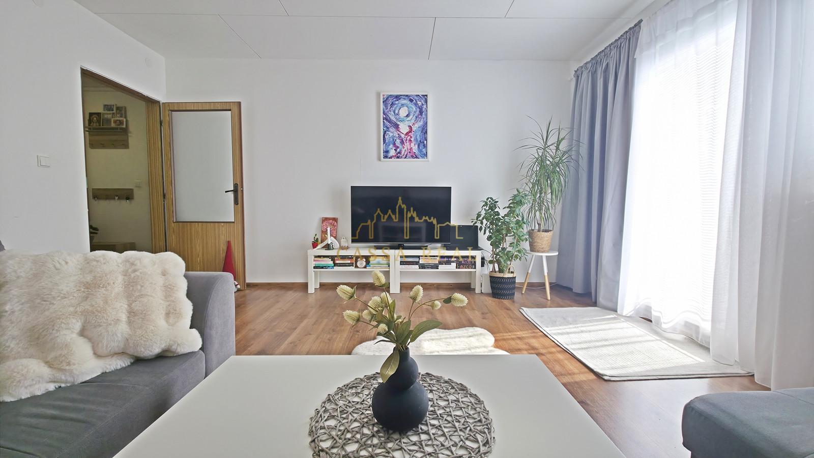 3-IZBOVÝ BYT | 63 m² + 6 m² LOGGIA | VLASTNÁ ZÁHRADKA cca 150 m² | PERÍN-CHYM