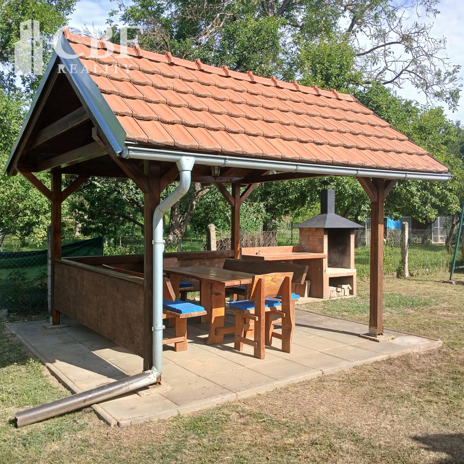 NA PREDAJ! Zveľadená ZÁHRADKA s GARÁŽOU v Plešivci. – fotka 2
