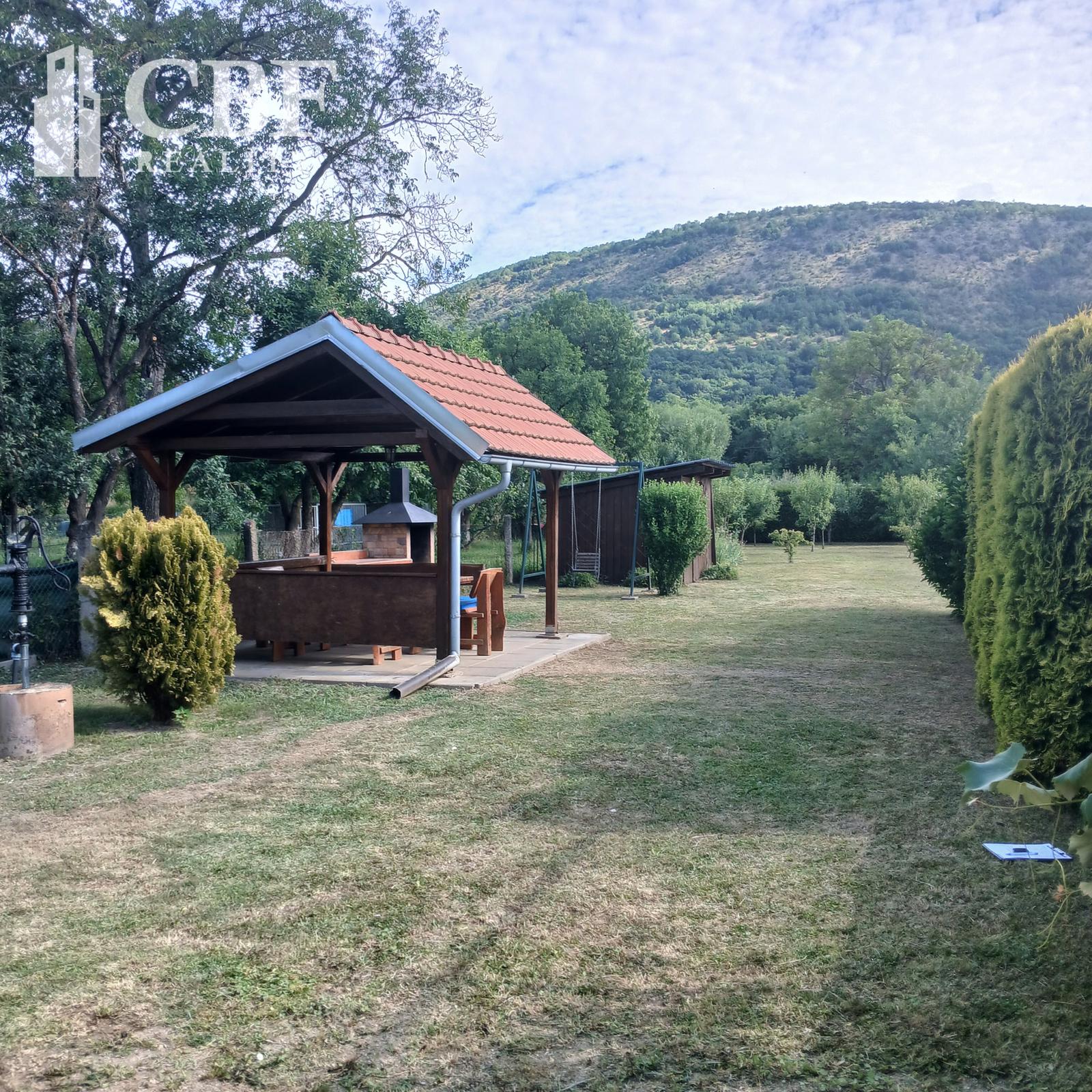 NA PREDAJ! Zveľadená ZÁHRADKA s GARÁŽOU v Plešivci.