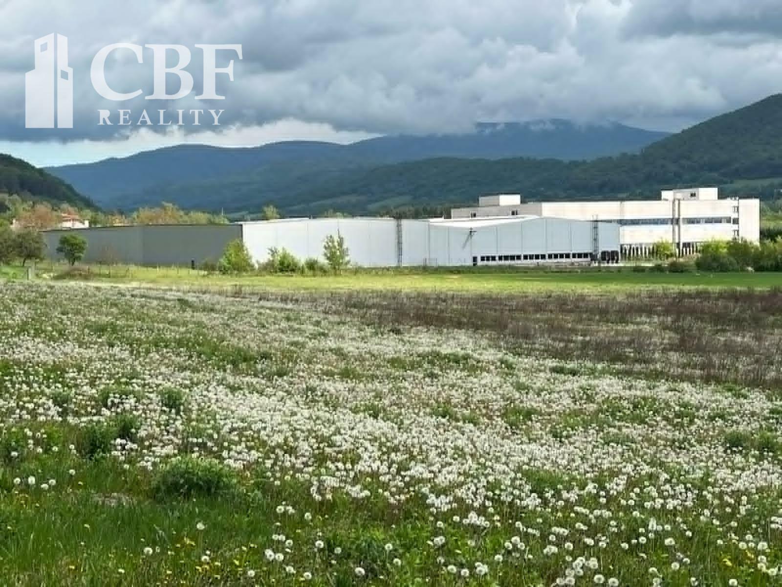 INVESTIČNÝ POZEMOK PRI PRIEMYSELNEJ ZÓNE V ROŽŇAVE – 7912 m²