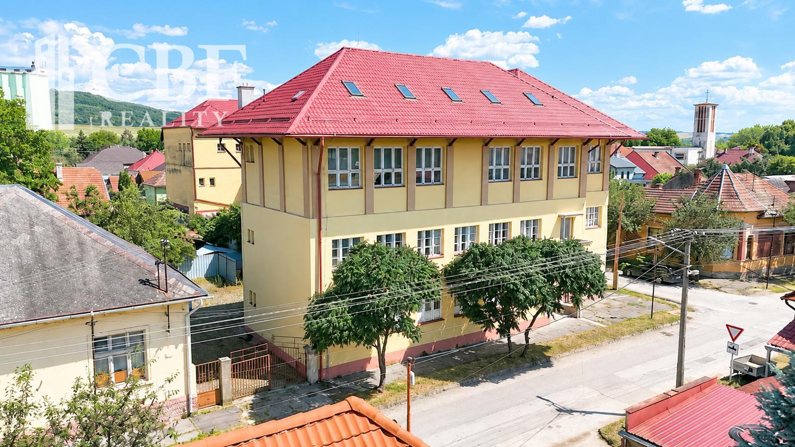 CBF Reality Vám ponúka na predaj multifunkčnú budovu v centre mesta Tornaľa