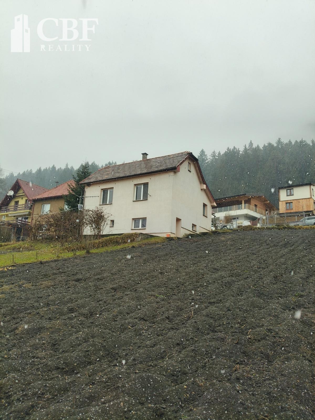 Rodinný dom s veľkým pozemkom - Ružomberok – fotka 2