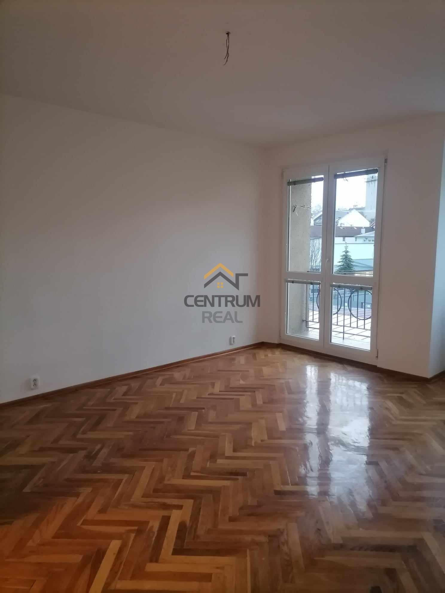 3 izbový slnečný tehlový  byt , Poprad Centrum  78 m2 + Garáž možnosť do prenájmu  -  REZERVOVANÉ