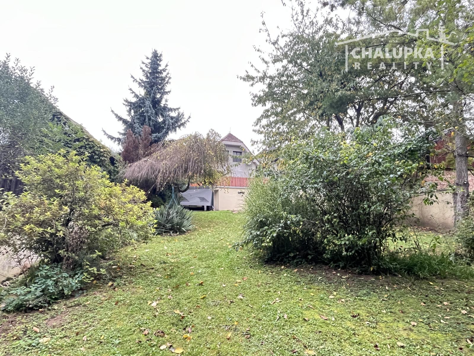 Rodinný dom (4+1) s garážou a 1259 m2 pozemkom v Hubine pri Piešťanoch