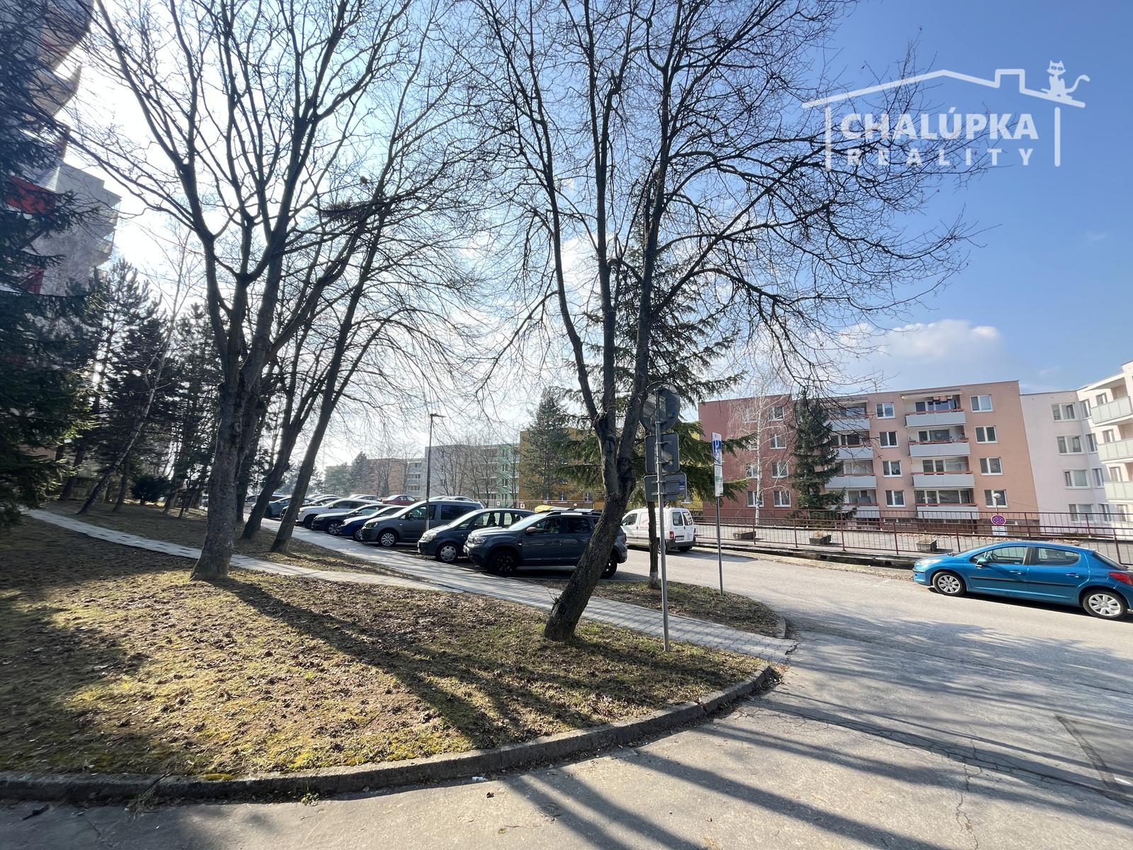 Hľadáme 3 alebo 4-izbový byt na ul. J.Halašu, Ľ. Novomeského, K. Šmidkeho v Trenčíne - Juh I – fotka 2