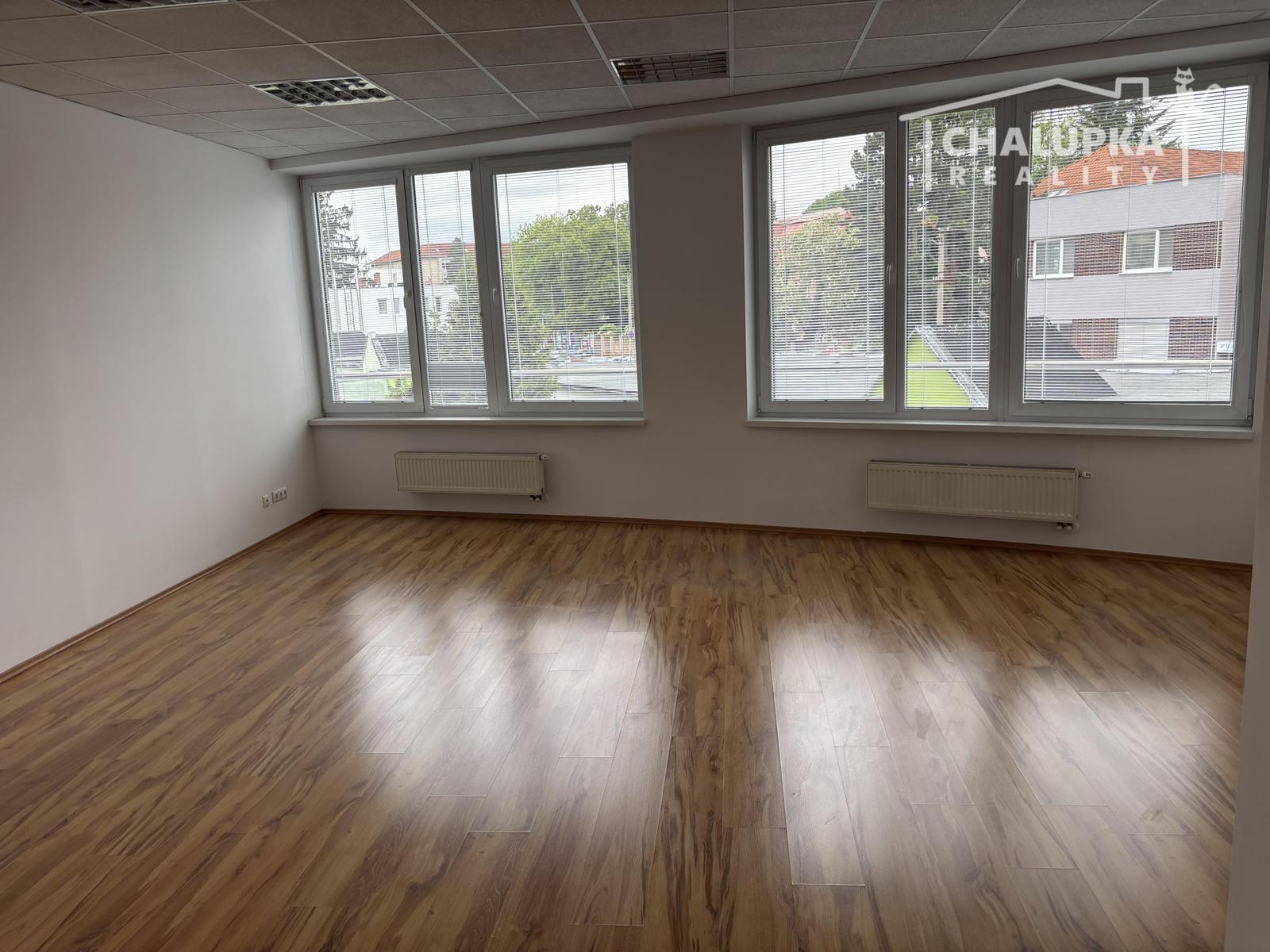 Na prenájom: Nebytový Priestor 37 m2 v centre Trenčína – fotka 2