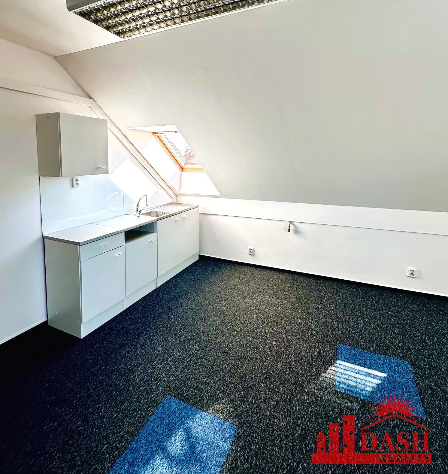 Na prenájom kancelársky priestor blízko centra mesta, 65 m2, Trenčín, ul. Piaristická – fotka 2