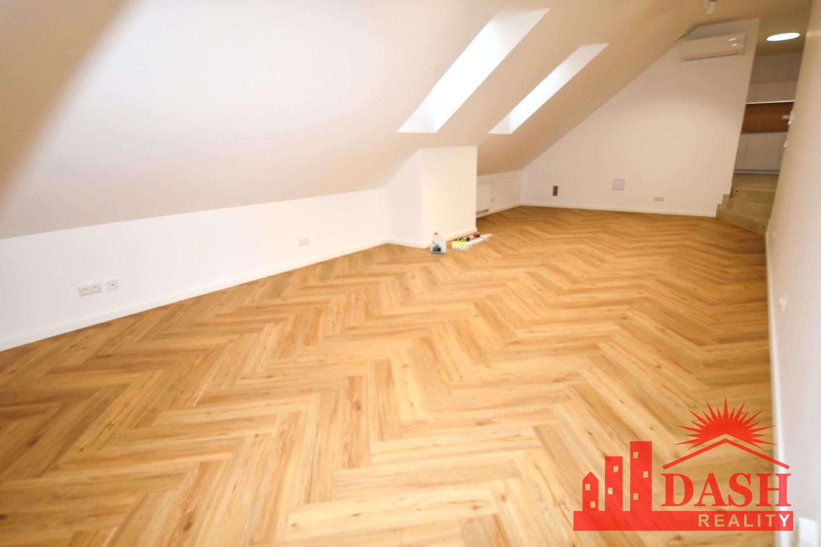 Na prenájom kancelária, kancelársky priestor v centre, Trenčín, 55 m2, Mierové námestie