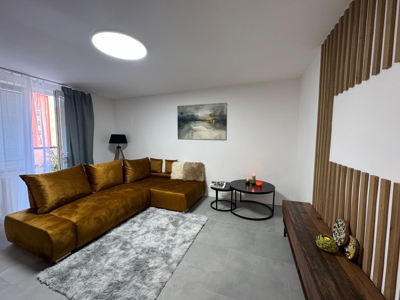 NA PREDAJ KRÁSNY ZREKONŠTRUOVANÝ 1,5-IZBOVÝ BYT S BALKÓNOM –  KOŠICE – DAROVSKÝCH HRDINOV