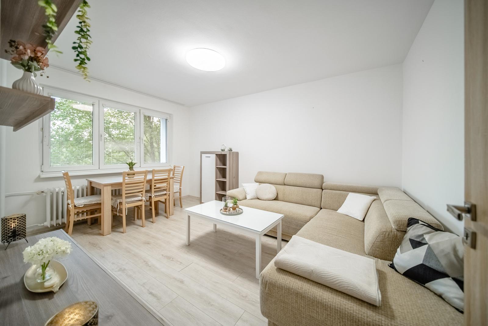 REZERVOVANÝ 3 IZBOVÝ BYT S LODŽIOU PO KOMPLETNEJ REKONŠTRUKCIÍ