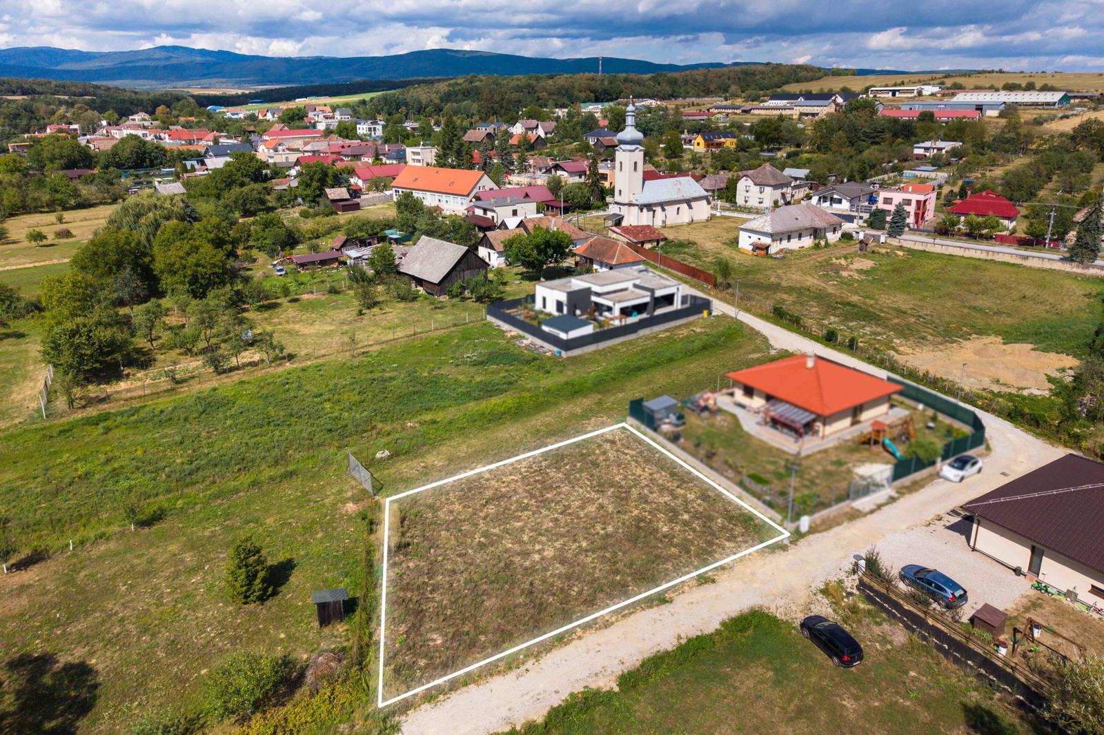 NA PREDAJ ROVINATÝ STAVEBNÝ POZEMOK V OBCI PAŇOVCE – fotka 2
