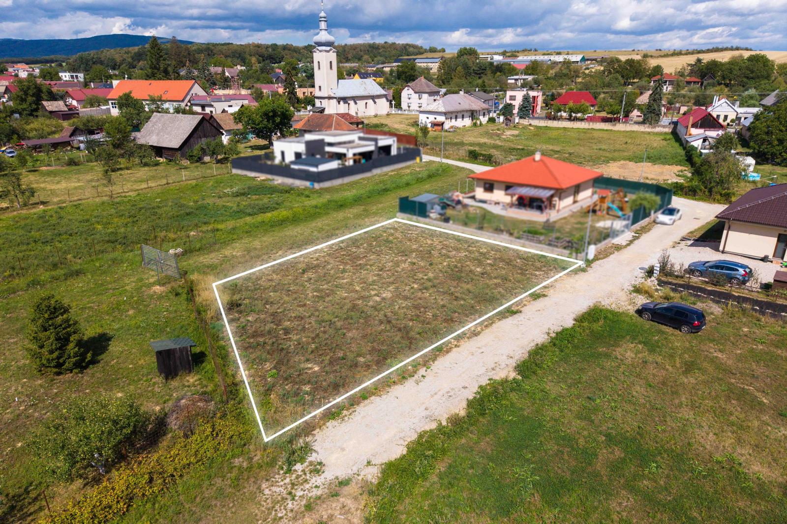 NA PREDAJ ROVINATÝ STAVEBNÝ POZEMOK V OBCI PAŇOVCE