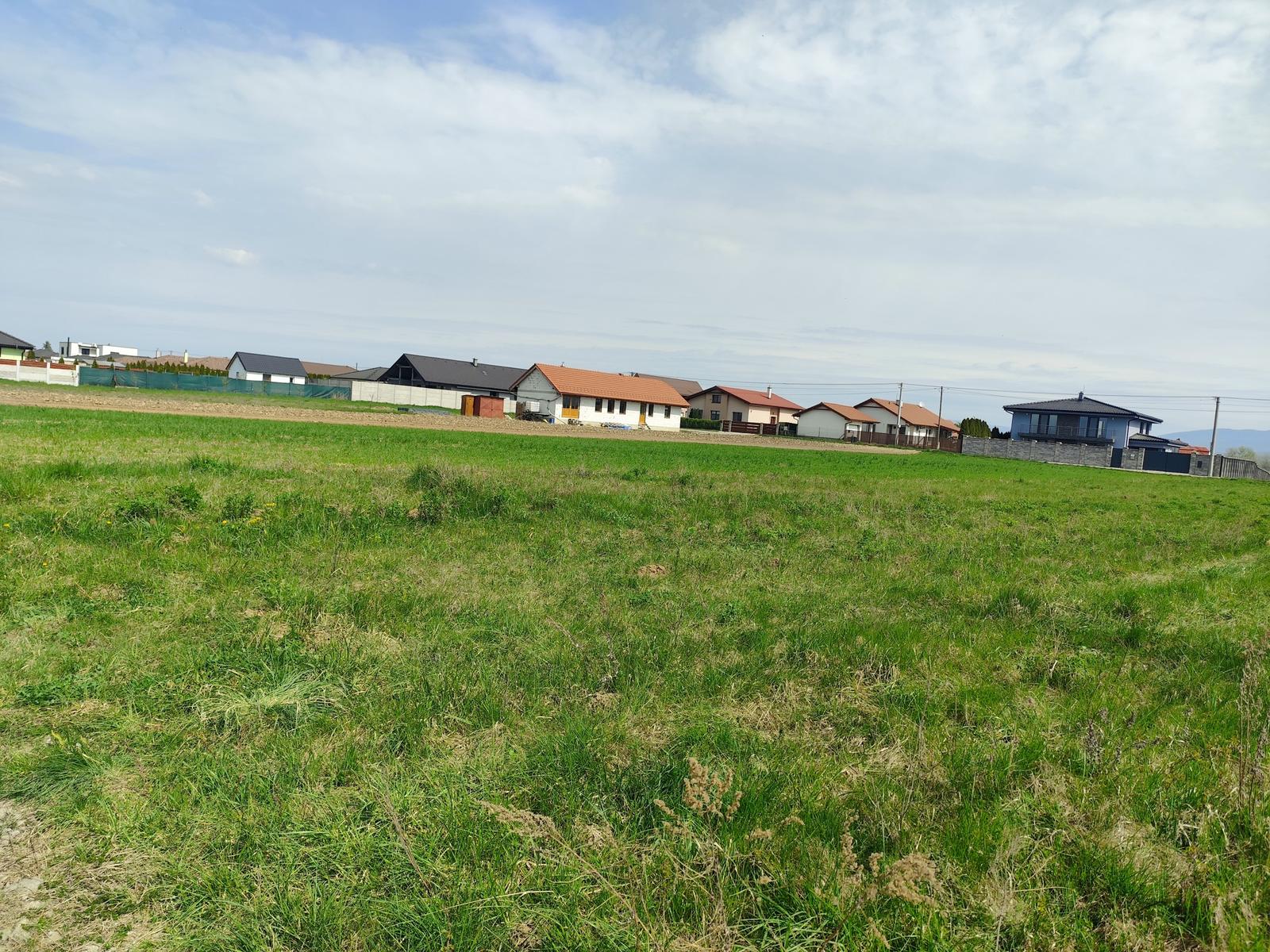 REZERVOVANÉ-  pozemok na výstavbu RD – Geča (Košice okolie), 592m2 – fotka 2
