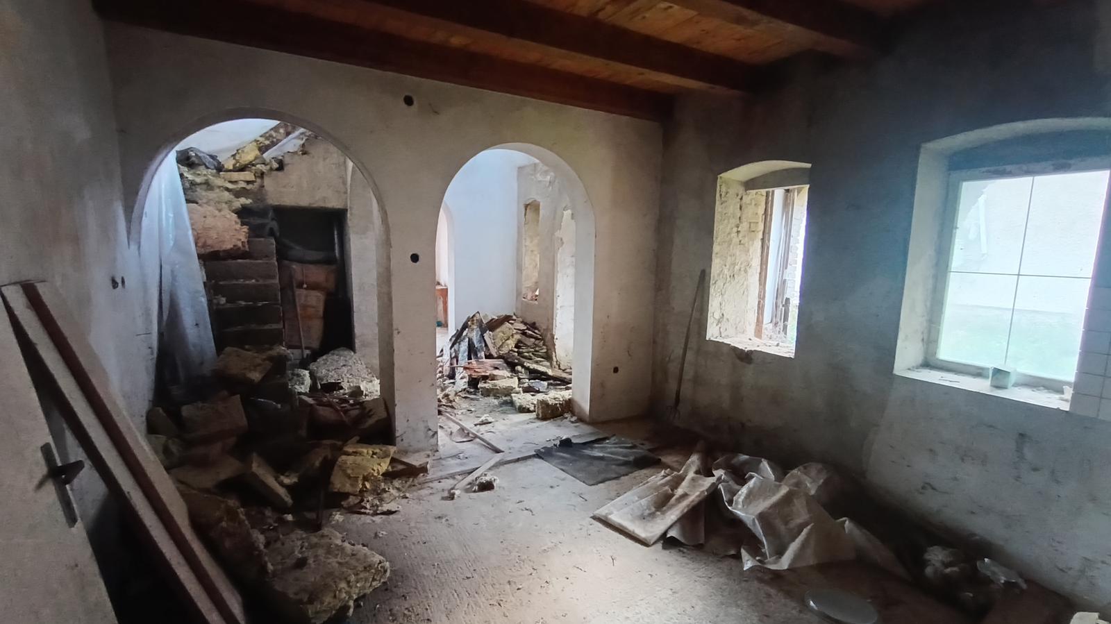 Výrazná zľava!!!!! Nepremeškajte!Na predaj 35 árový pozemok s vidieckym domom Mlyňany – fotka 2
