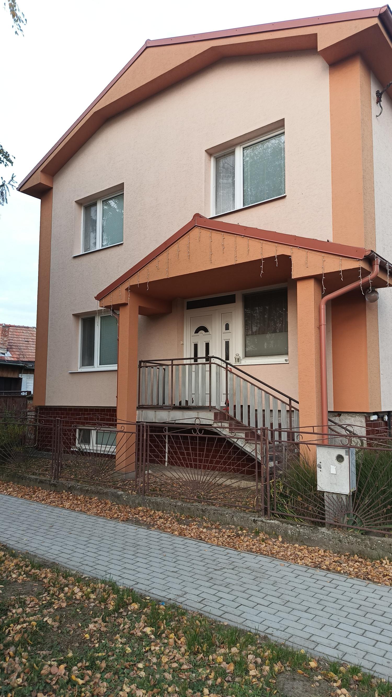Ponúkame na predaj útulný rodinný dom v obci Beladice – ideálne bývanie pre rodinu!