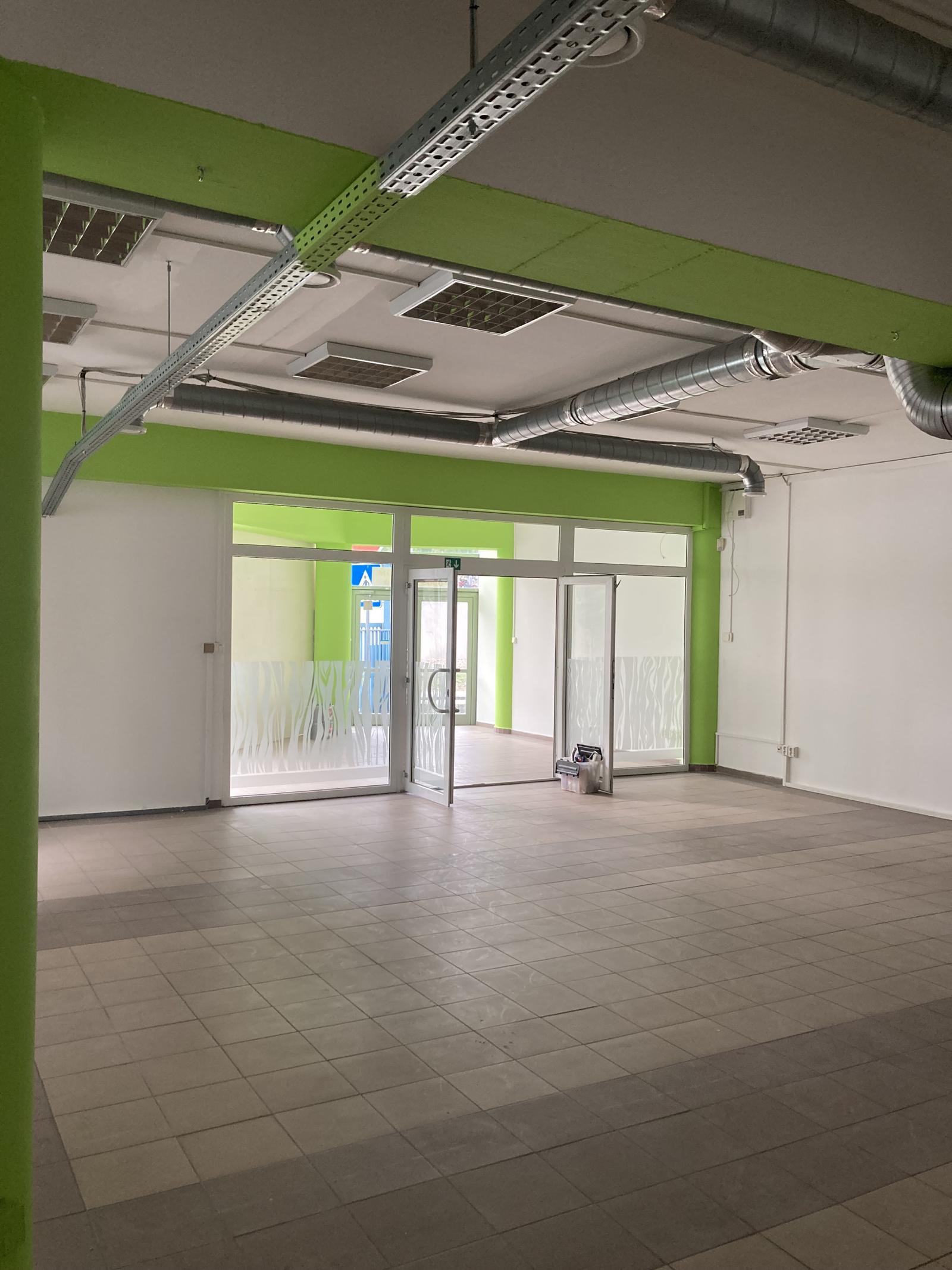 Na prenájom obchodný priestor 170 m² v Nitre – ideálne pri autobusovej stanici – fotka 2