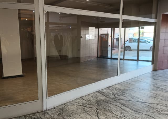 Na prenájom obchodný priestor v centre Nitry s parkovaním 65 m2