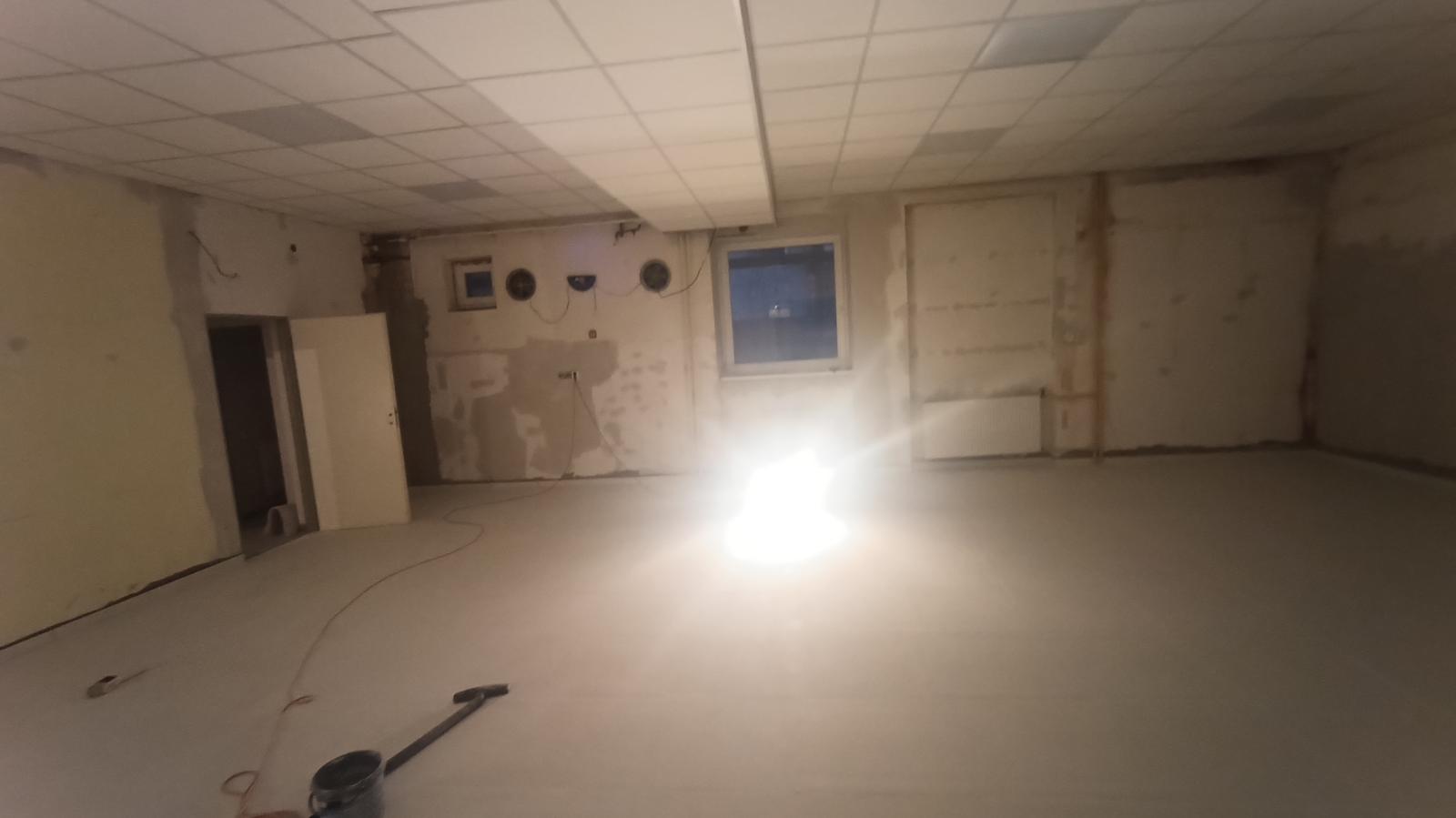 Na prenájom obchodný priestor v centre Nitry s parkovaním 170 m2 – fotka 2