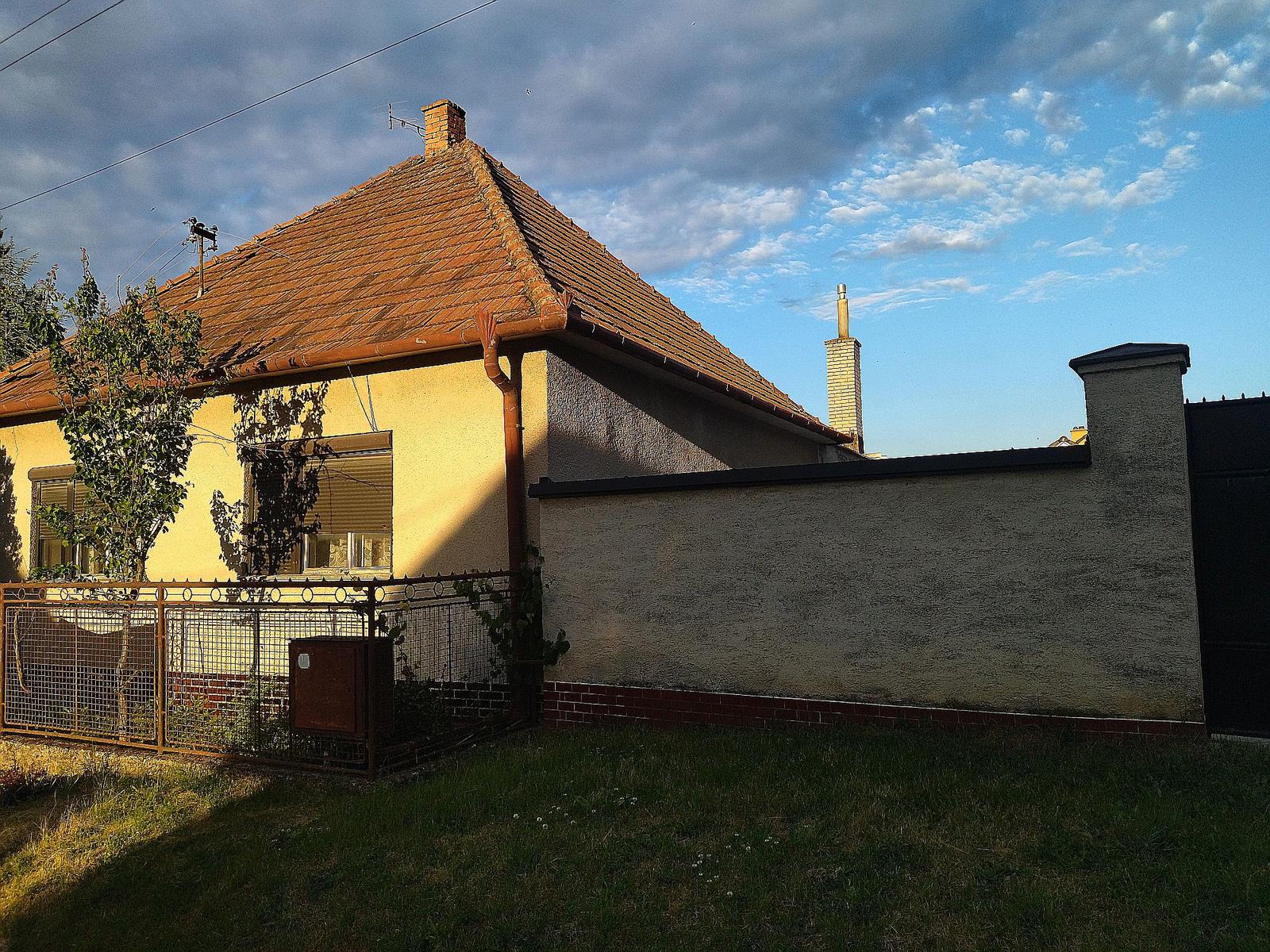 Na predaj rodinný dom v pôvodnom stave, záhrada, Rišňovce.