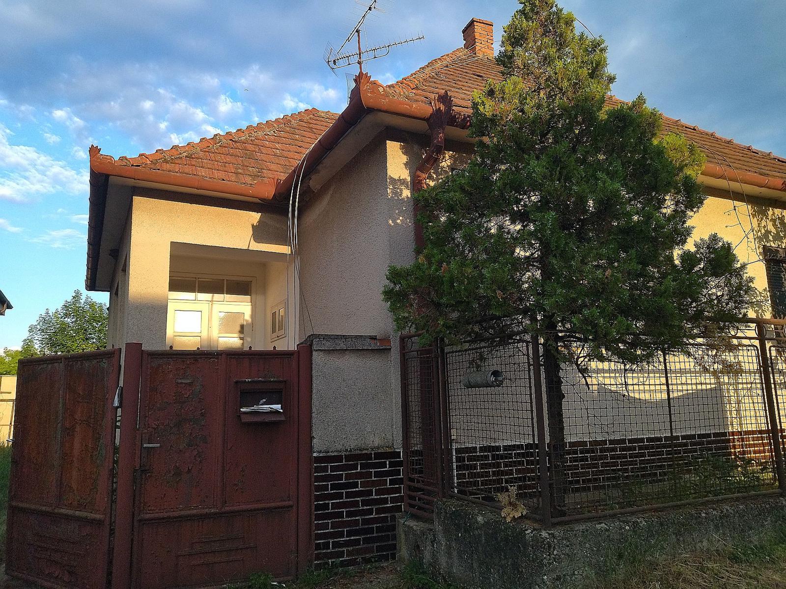 Na predaj rodinný dom v pôvodnom stave, záhrada, Rišňovce. – fotka 2