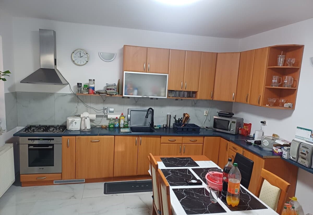 Na prenájom 2 samostatné izby v rodinnom dome, Krakovany.