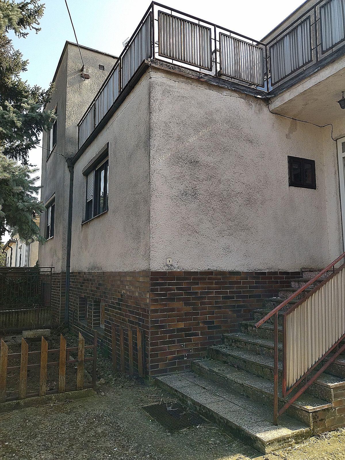 Na predaj veľký rodinný dom so záhradou 12 árov, Madunice. – fotka 2