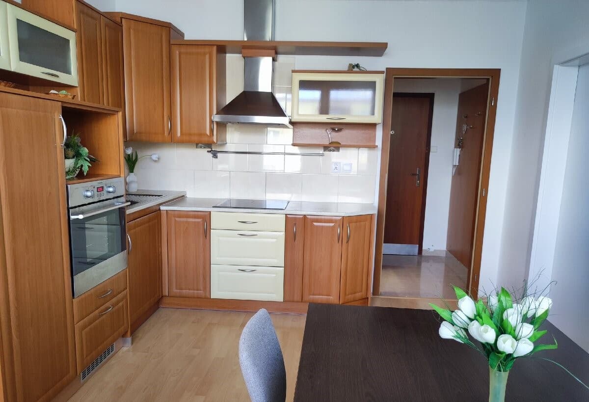 Na prenájom 2 izbový byt s balkónom, Hviezdoslavova, Senica – fotka 2
