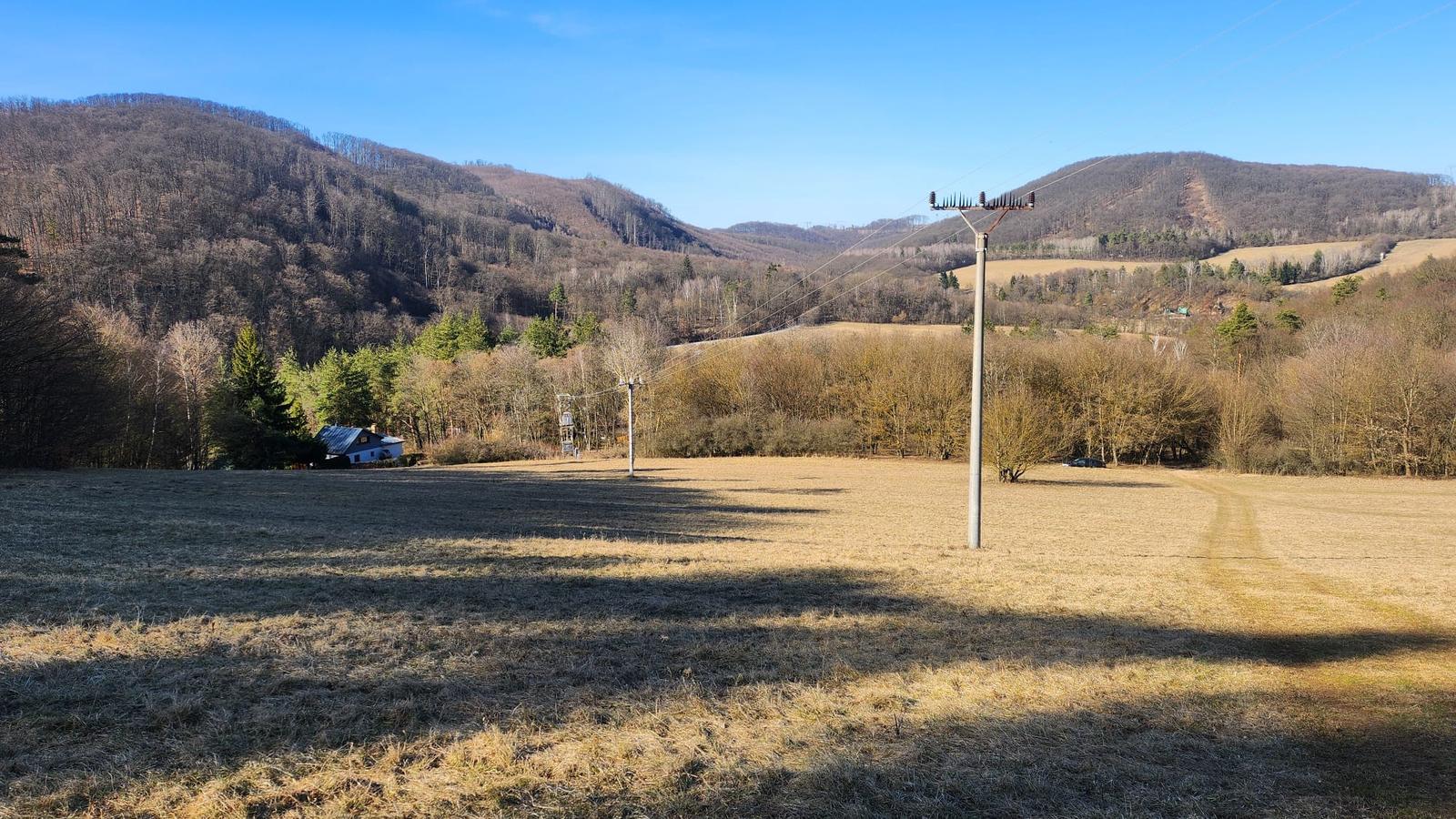 Veľkorysý rekreačný pozemok pod Obišovským hradom