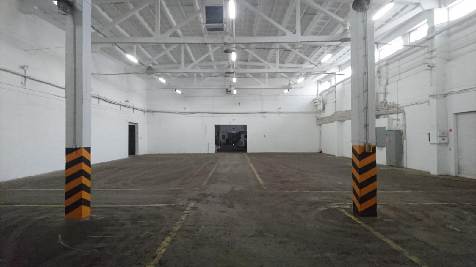 VÝROBNÉ HALY A SKLADY – PRENÁJOM SKLADOVÝCH A VÝROBNÝCH PRIESTOROV S KANCELÁRIAMI | 3 251 m² | TOP DOSTUPNOSŤ PRE KAMIÓNY – fotka 2