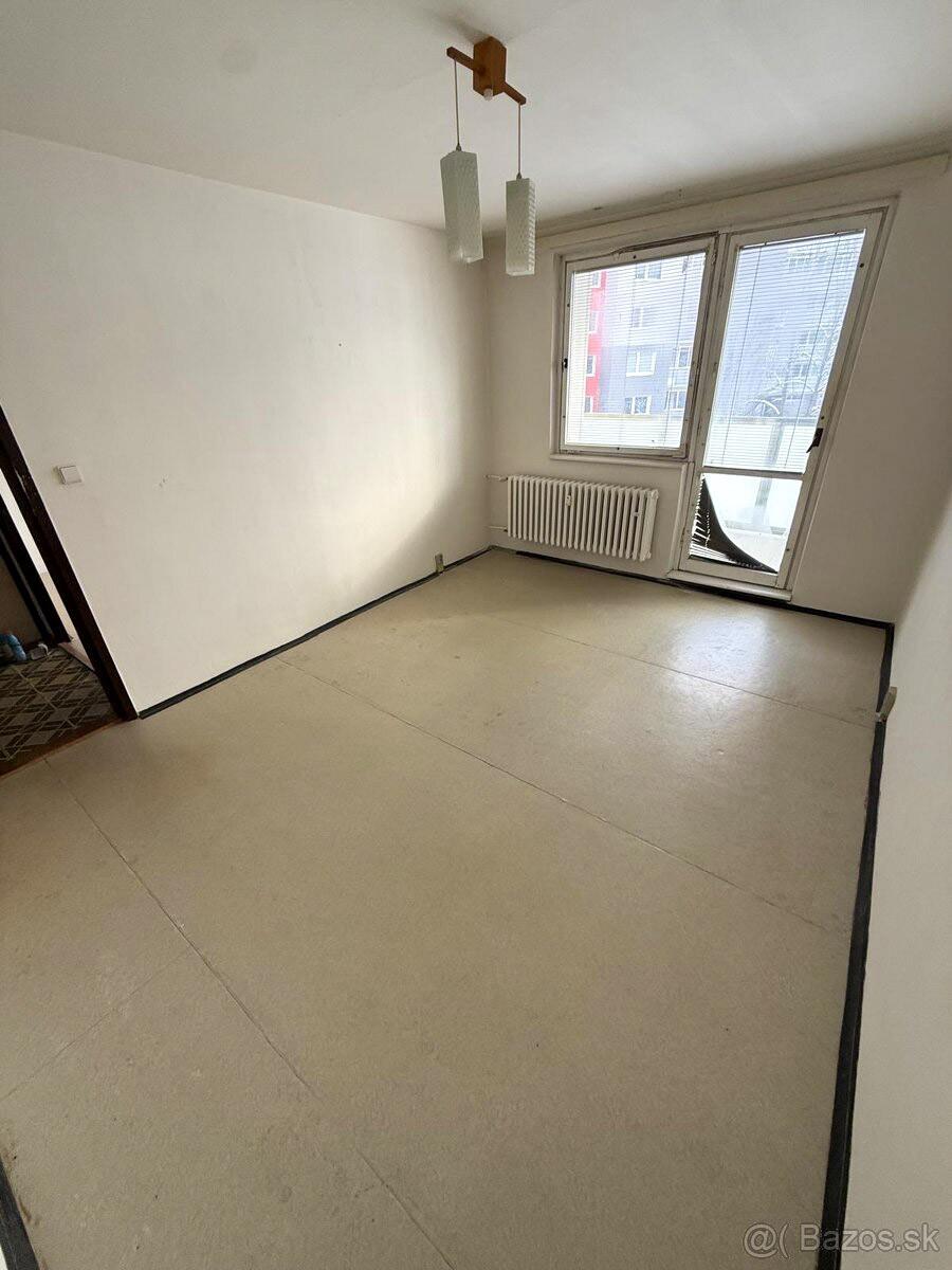 NA PREDAJ VEĽKÝ 4 IZBOVÝ BYT S BALKÓNOM | 83m² | PRAKOVCE – fotka 2