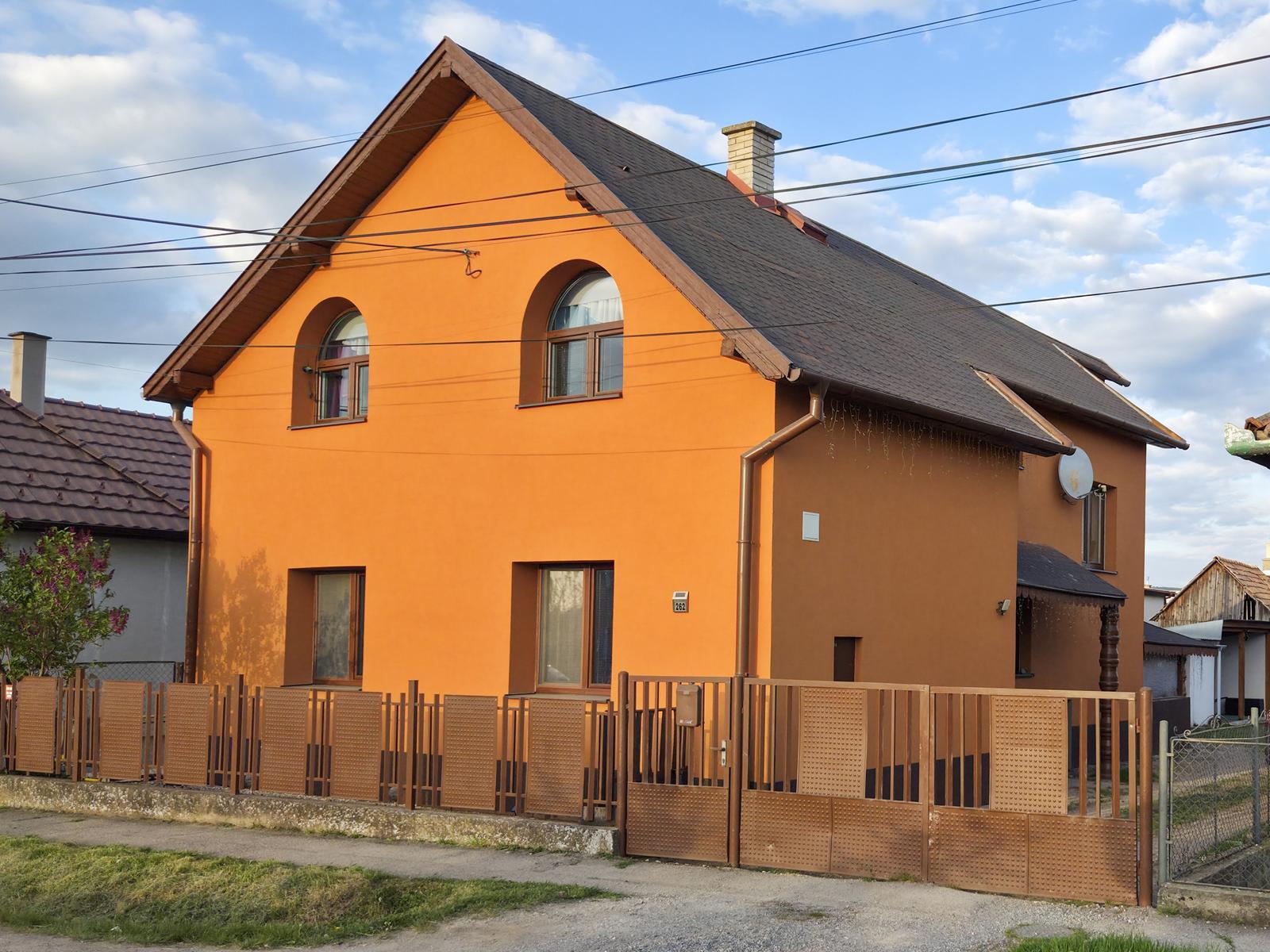 NA PREDAJ PRIESTRANNÝ MLADŠÍ RODINNÝ DOM | TORNAĽA