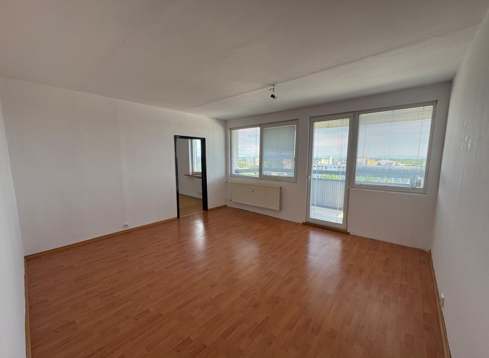 Na predaj 3 izbový byt s BALKÓNOM, Berehovská ulica, Trebišov – fotka 2