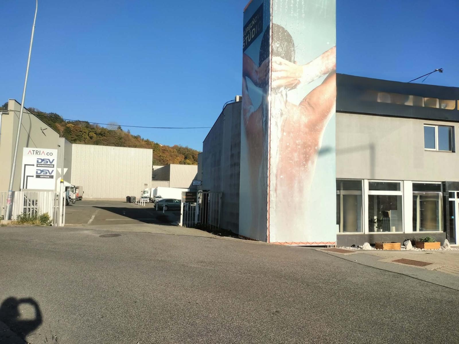 Na prenájom showroom Vyšné Opátske