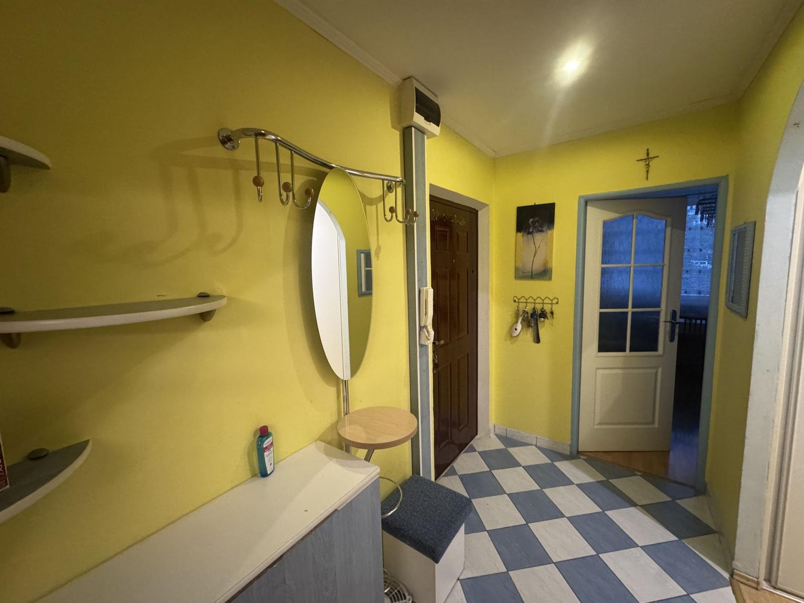 3-izbový byt STARÉ MESTO- Vojenská ulica, OV,70m2,lodžia 1.p – fotka 2