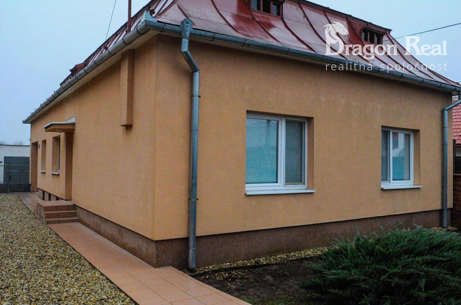 PREDAJ – Rodinný dom s garážou – VEĽKÉ KAPUŠANY