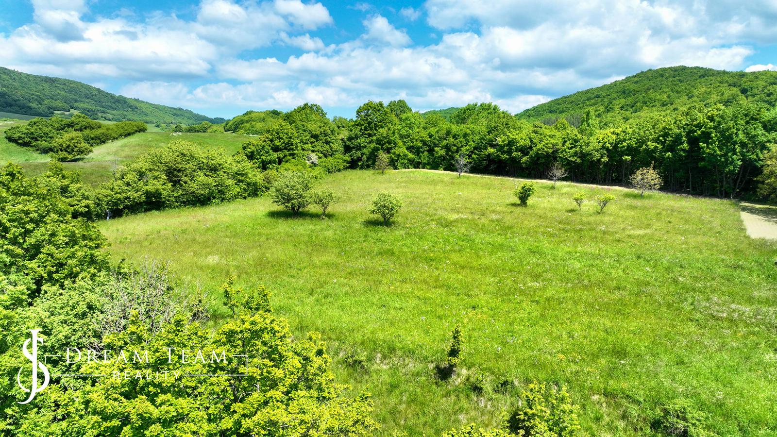 Rovinatý, slnečný pozemok s možnosťou stavby, Banská Belá