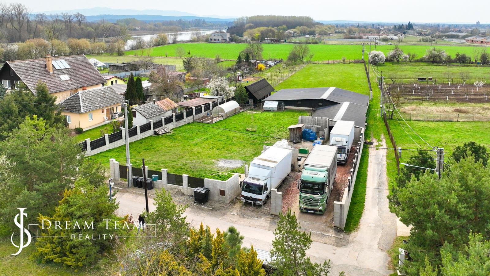 Zabehnutá menšia farma s pozemkom 3800m2 Želiezovce – fotka 2