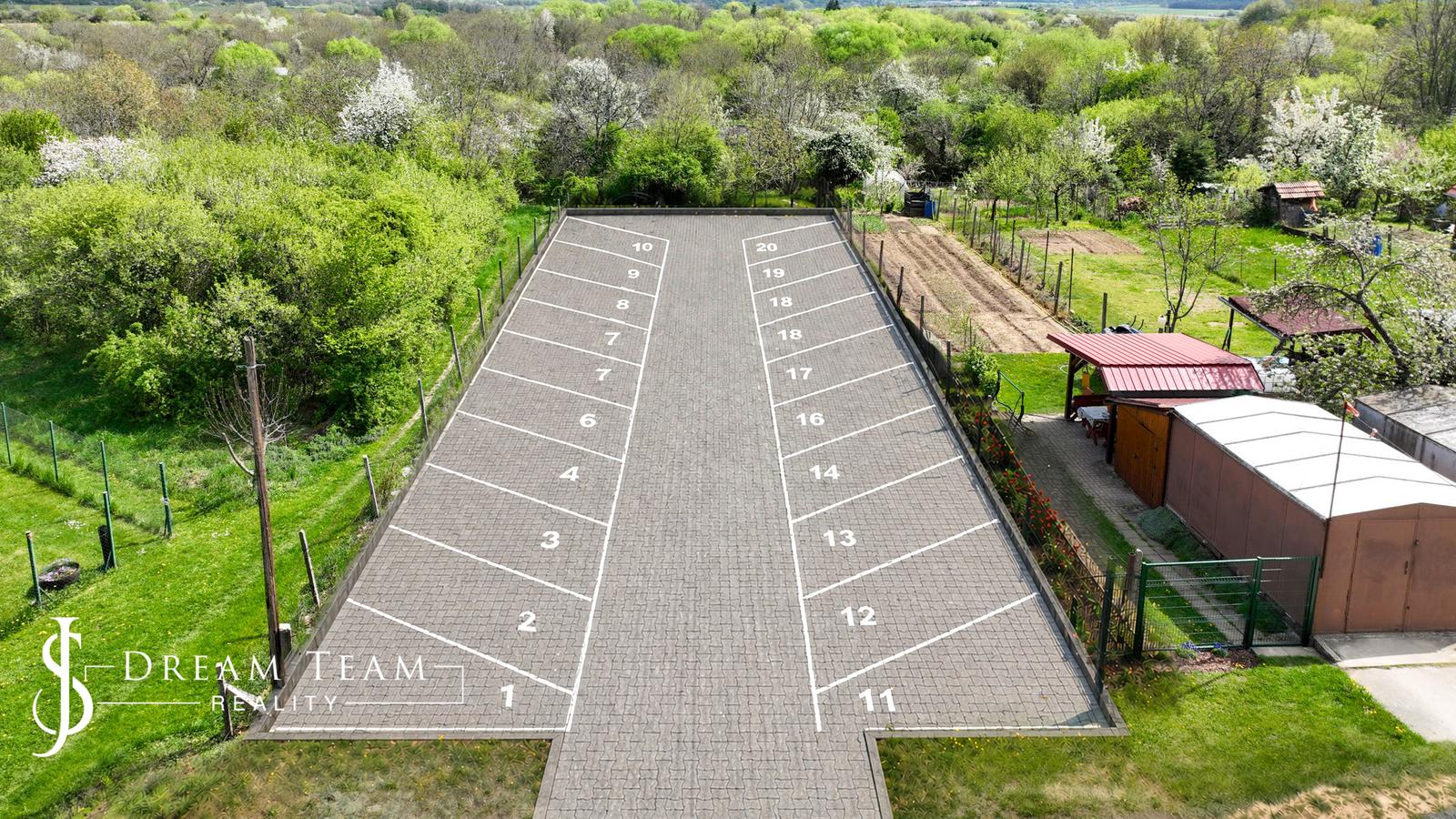 Viacúčelový investičný rovinatý pozemok 750m2 Pukanec