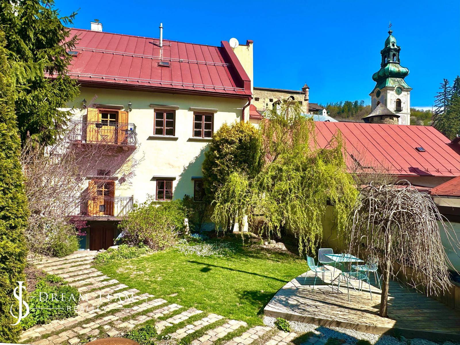 Historický rodinný dom so záhradou a parkovaním, Banská Štiavnica