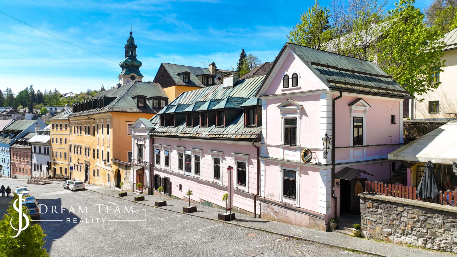 Zabehnutý penzión s reštauráciou v srdci mesta Banská Štiavnica