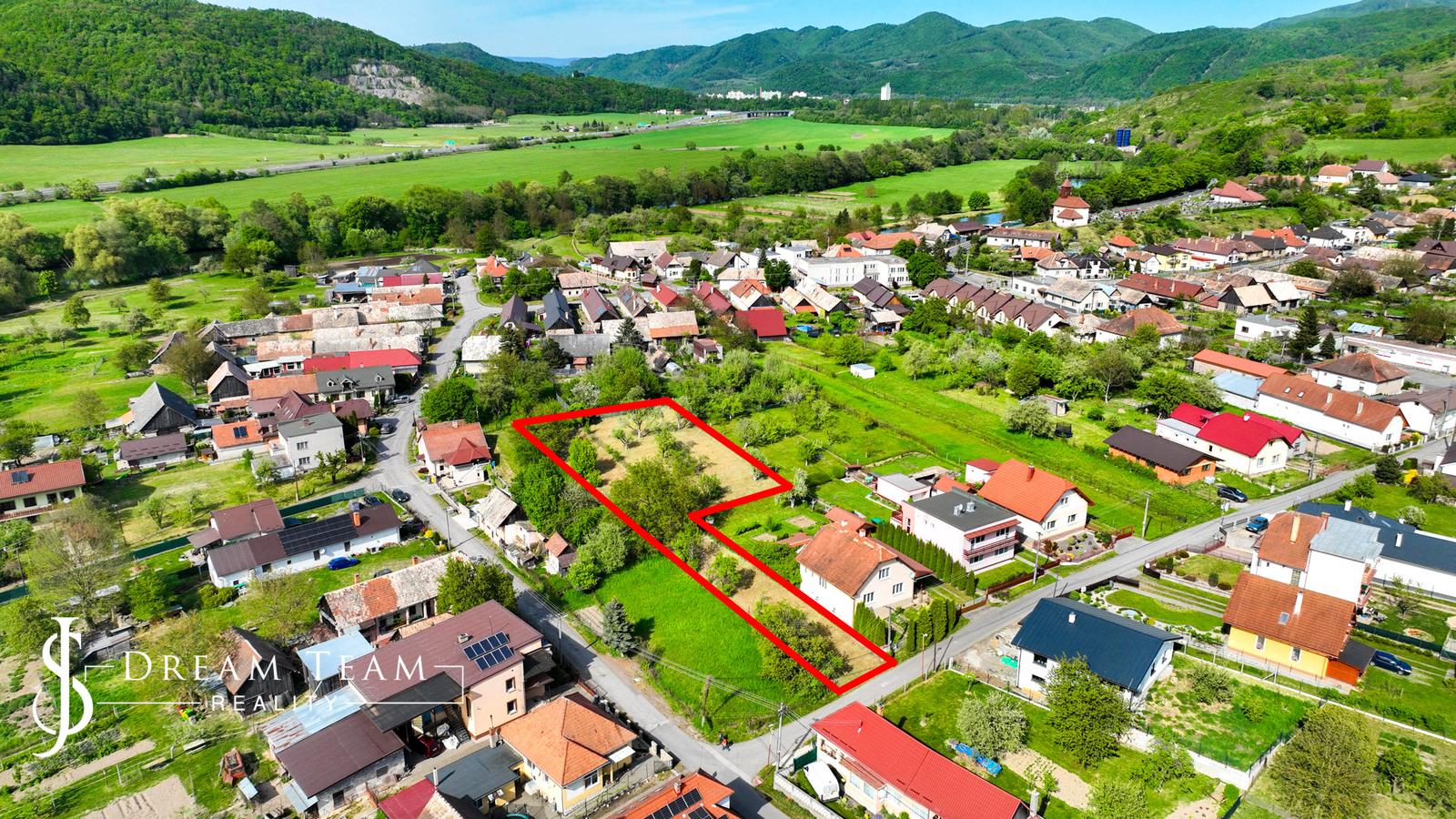 REZERVOVANÉ - Pozemok s možnosťou stavby 1565m², Voznica