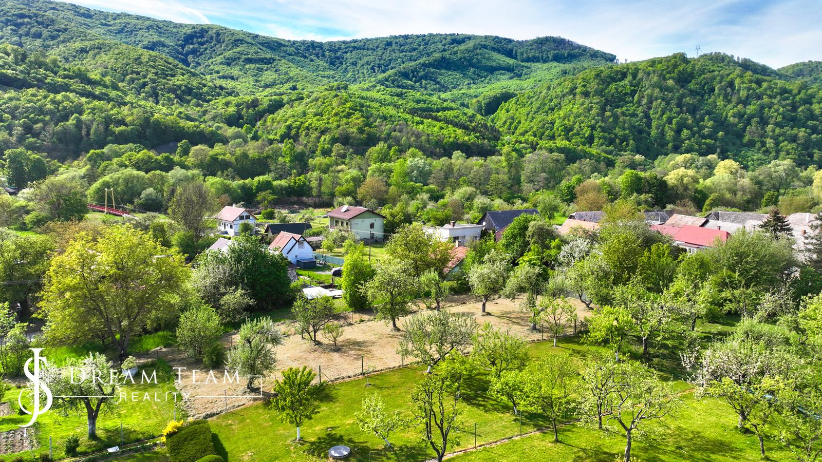 REZERVOVANÉ - Pozemok s možnosťou stavby 1565m², Voznica – fotka 2