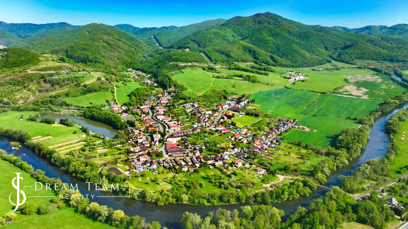 Slnečný pozemok s možnosťou stavby 840m² – Voznica