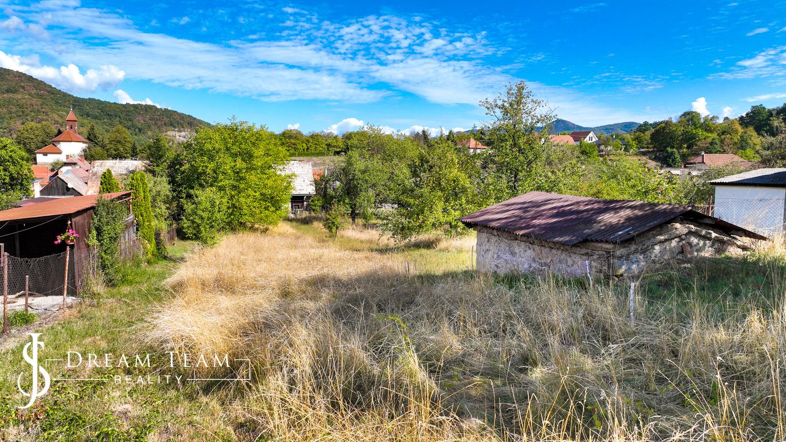 Slnečný pozemok s možnosťou stavby 840m² – Voznica – fotka 2