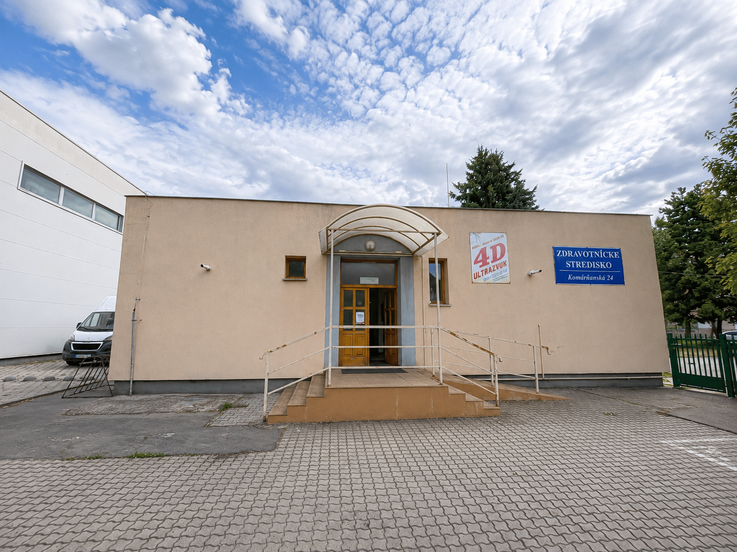 Na predaj polyfunkčná budova v meste Nové Zámky – fotka 2
