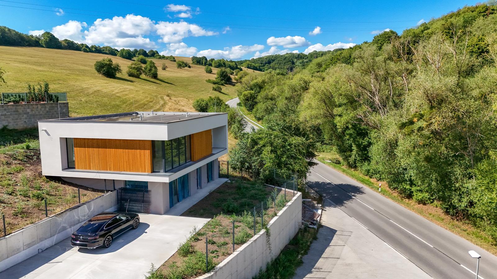 NA PREDAJ / Moderná novostavba rodinného domu 5 min. od Banskej Bystrice