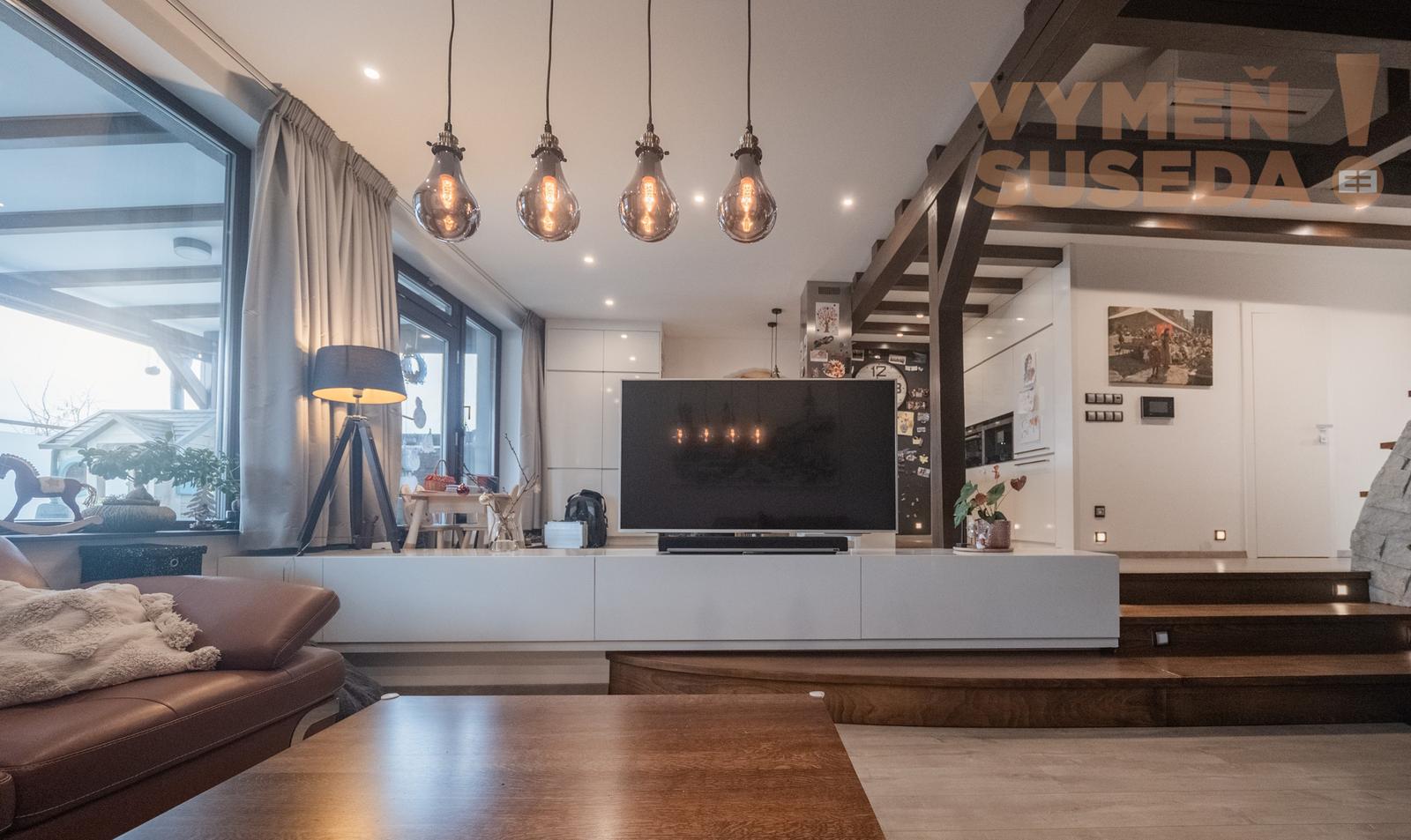 ESTATE INVEST – Exkluzívna investičná nehnuteľnosť o výmere 1000m2 s luxusným veľkometrážnym bytom v centre mesta Banská Bystrica – fotka 2