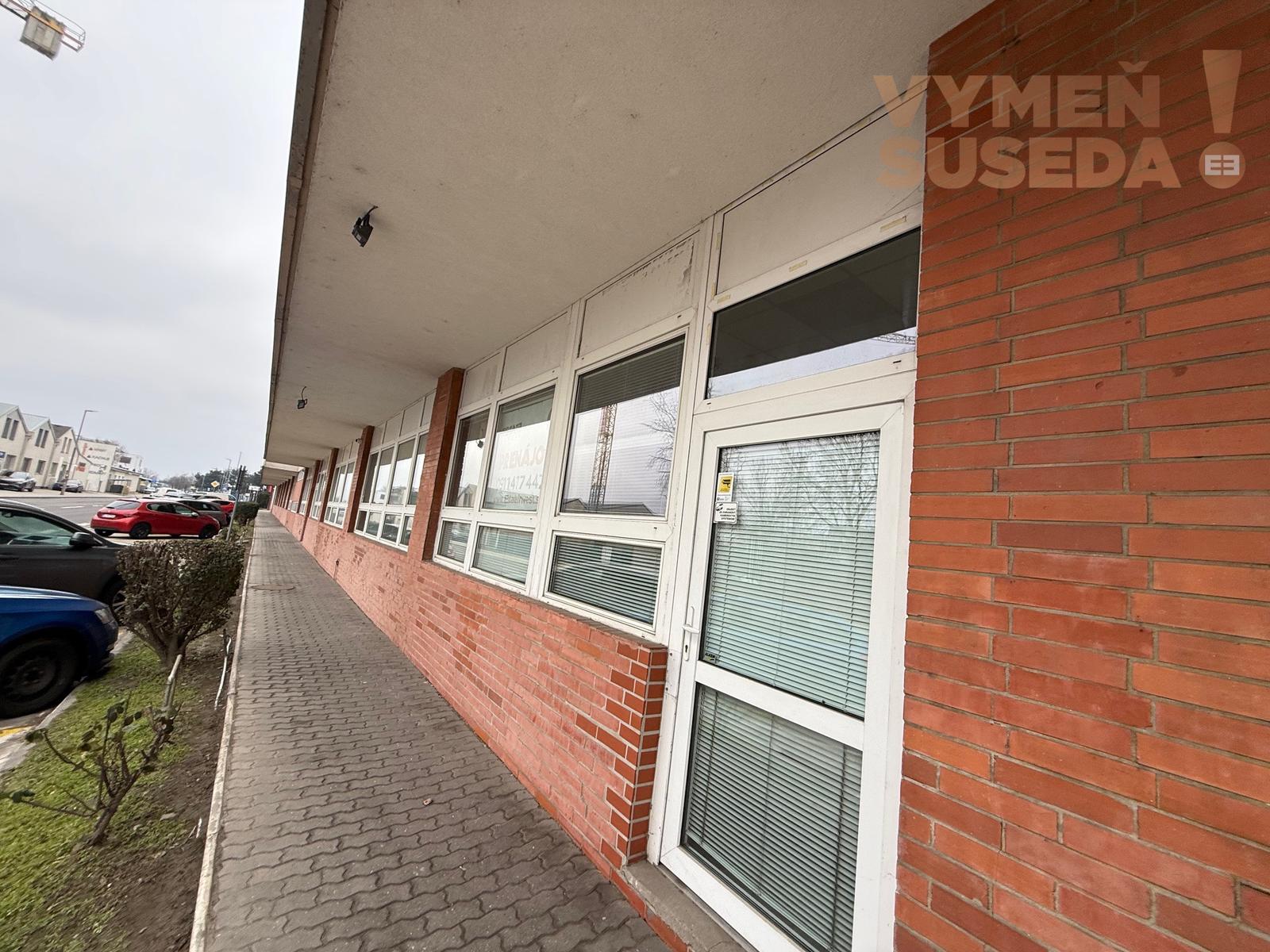 VYMEŇ SUSEDA! PRENÁJOM OBCHODNÉHO PRIESTORU v Bratislave (Petržalke) na Kopčianskej ulici s možnosťou parkovacieho státia. – fotka 2