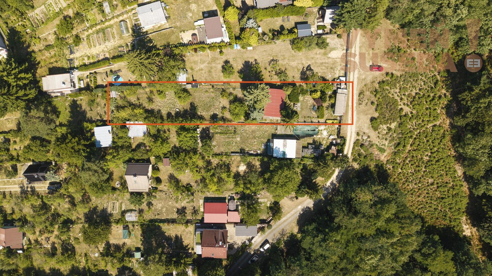 VYMEŇ SUSEDA! - Výnimočný Pozemok na predaj 1027 m2 Stupava – Nová Hora s výhľadom na Pajštún a do lesa.