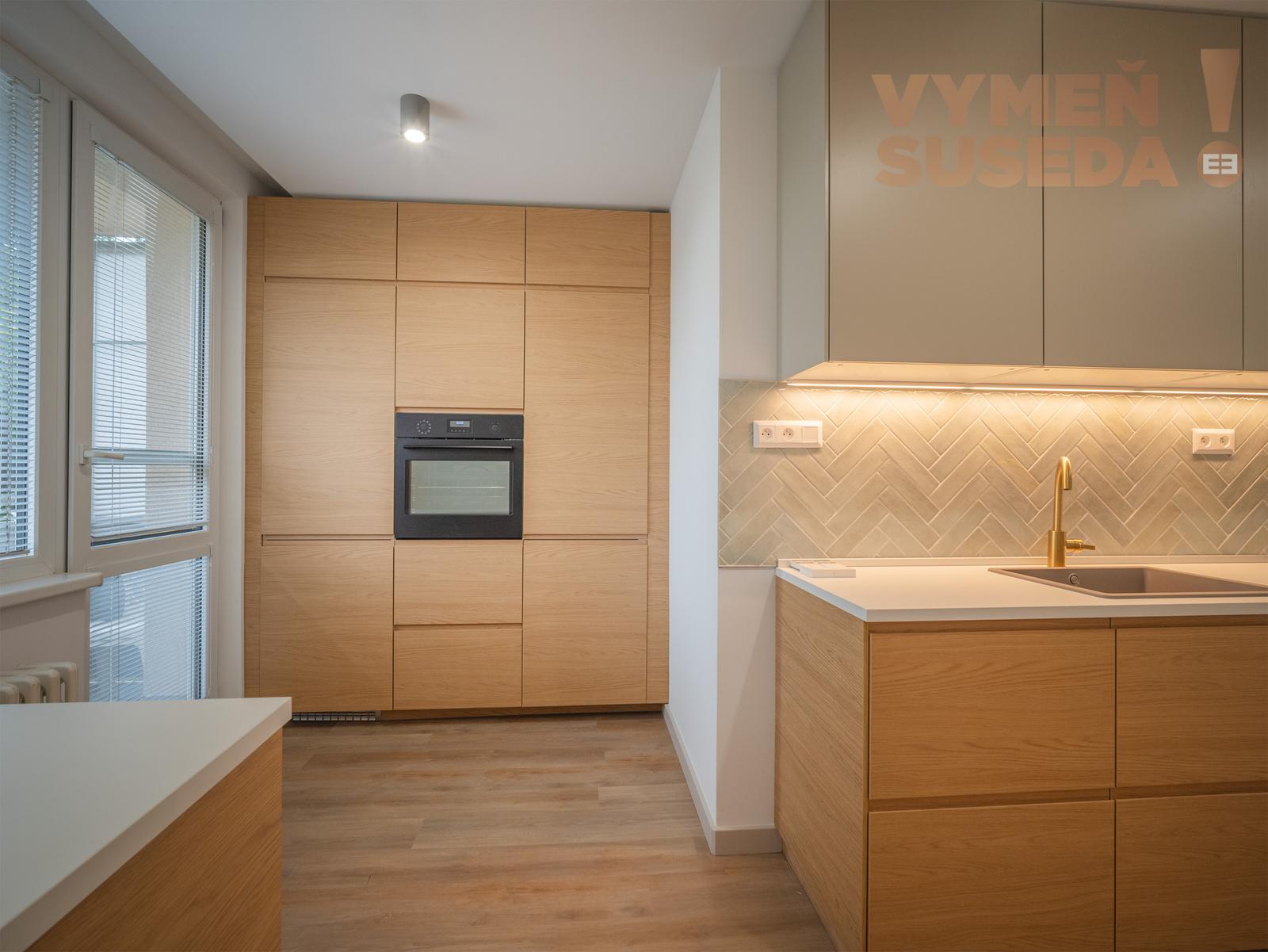 VYMEŇ SUSEDA! - KOMPLETNE ZREKONŠTRUOVANÝ 3 IZB. BYT S LOGGIOU, BRATISLAVSKÁ, PIEŠŤANY
